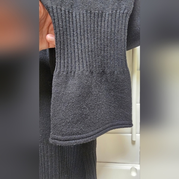 French Connection Turtleneck Sweater Black Flattered Sleeve soft acrylic size XL - Picture 2 of 6